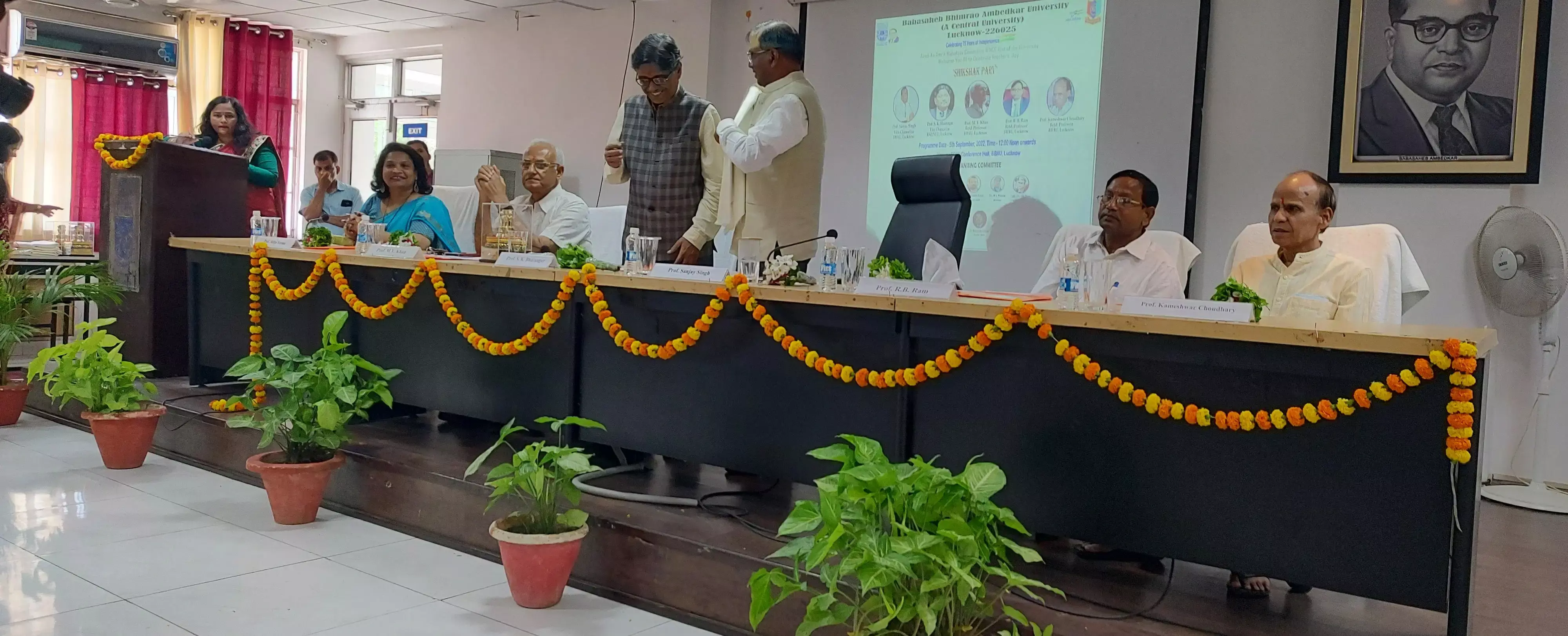 बाबा साहब भीमराव अंबेडकर यूनिवर्सिटी में धूमधाम से मनाया गया  शिक्षक दिवस