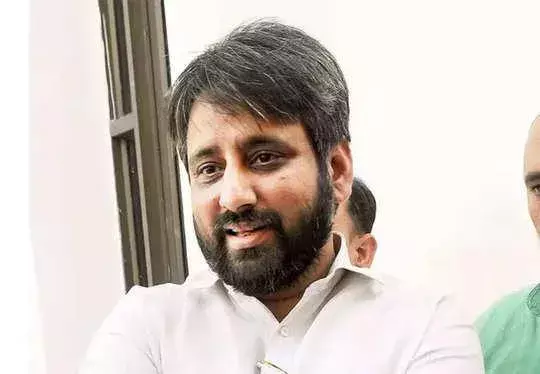 अमानतुल्लाह घोटाले में गिरफ्तार, आम आदमी पार्टी को तगड़ा झटका