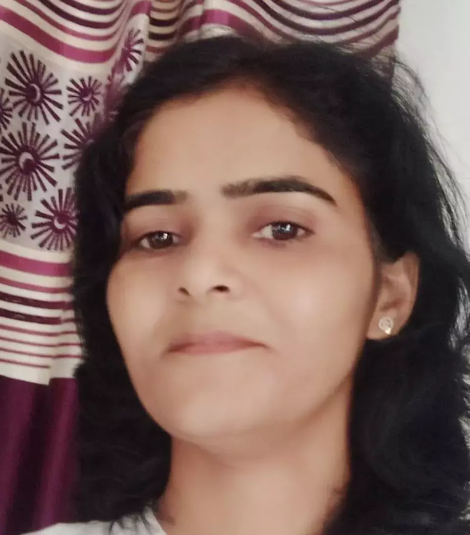 सूत के धागे से स्वराज्य : डा. प्रविता त्रिपाठी सूत के धागे से स्वराज्य : डा. प्रविता त्रिपाठी