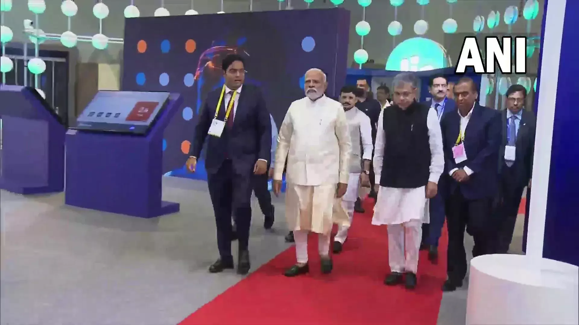 प्रधानमंत्री मोदी ने 5G मोबाइल सर्विस लॉन्च की प्रधानमंत्री मोदी ने 5G मोबाइल सर्विस लॉन्च की