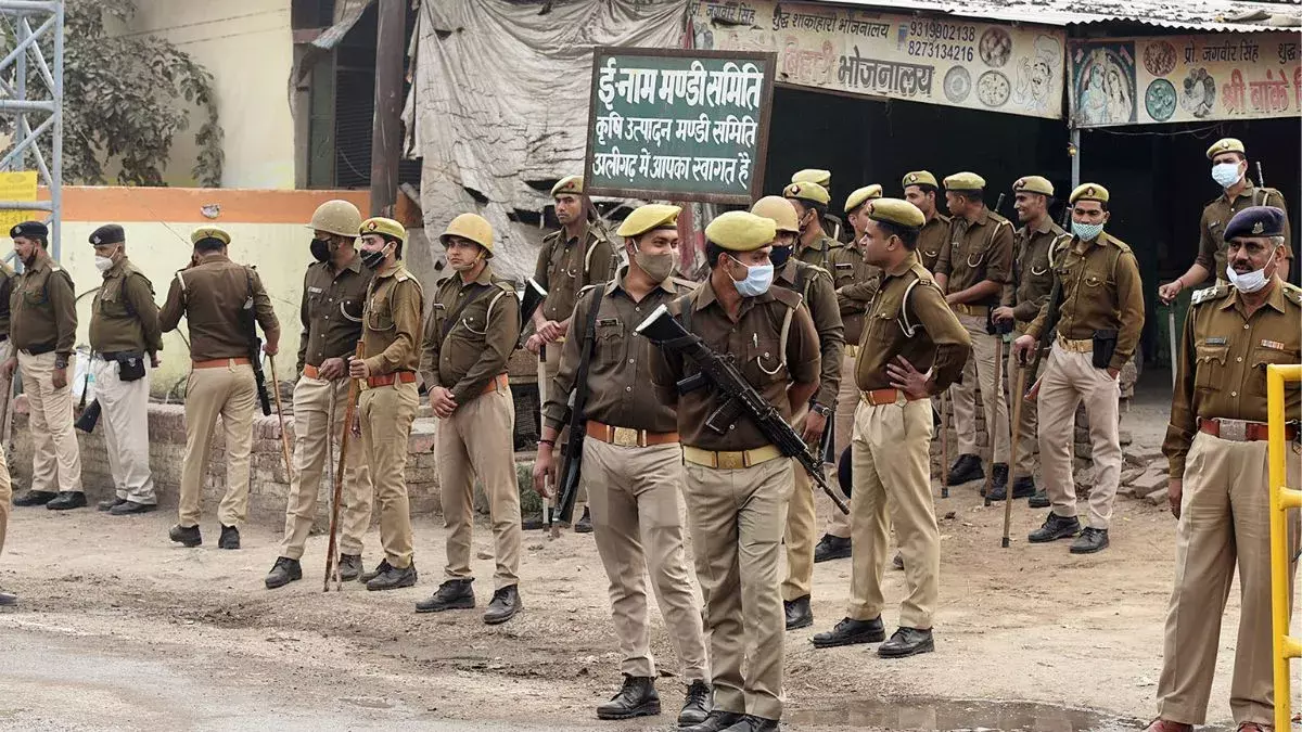 मुरादाबाद में खनन माफिया और पुलिस वालों के बीच फायरिंग मे एक युवती की मौत मुरादाबाद में खनन माफिया और पुलिस वालों के बीच फायरिंग मे एक युवती की मौत