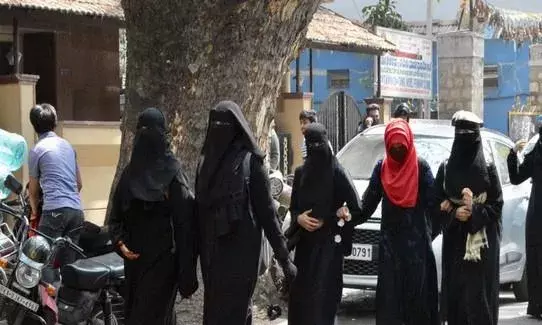 Muslim Personal Law Board requests that the government of Karnataka revoke the hijab decree. Muslim Personal Law Board requests that the government of Karnataka revoke the hijab decree.