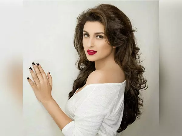 Parineeti Chopra releases the first look poster for Uunchai Parineeti Chopra releases the first look poster for Uunchai
