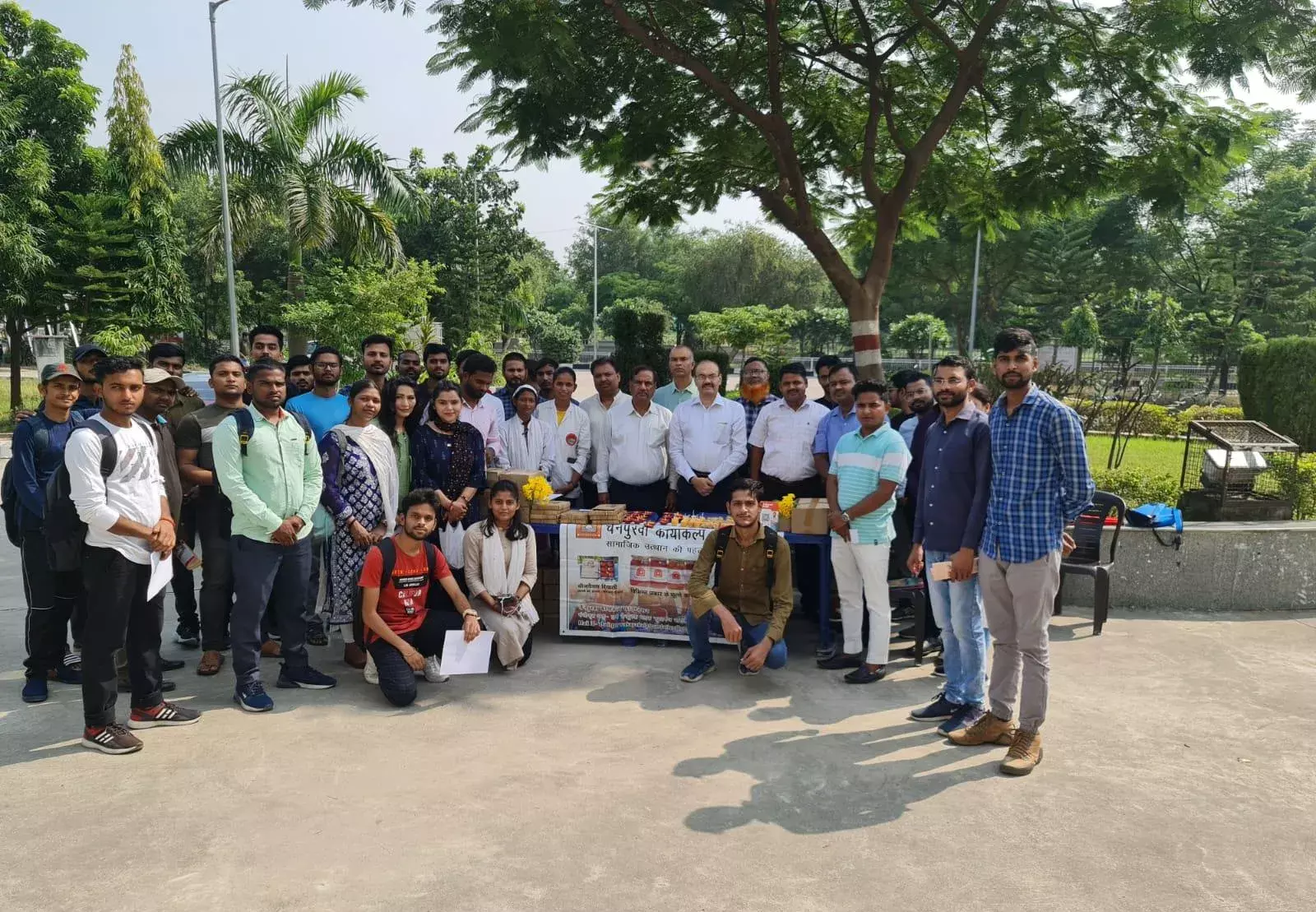 भीम राव अंबेडकर यूनिवर्सिटी मे चैनपुरवा कायाकल्प फाउंडेशन ने सामाजिक परिवर्तन की पहल से परिचित कराने के लिए एक स्टॉल लगाया। भीम राव अंबेडकर यूनिवर्सिटी मे चैनपुरवा कायाकल्प फाउंडेशन ने सामाजिक परिवर्तन की पहल से परिचित कराने के लिए एक स्टॉल लगाया।