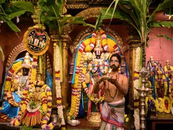 After the solar eclipse, the Tirupati temple was accessible to believers After the solar eclipse, the Tirupati temple was accessible to believers