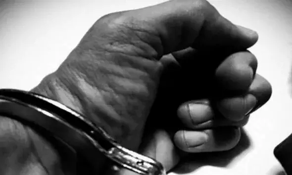 8 persons are detained by Noida Police after being found in possession of over Rs 2 million in cash