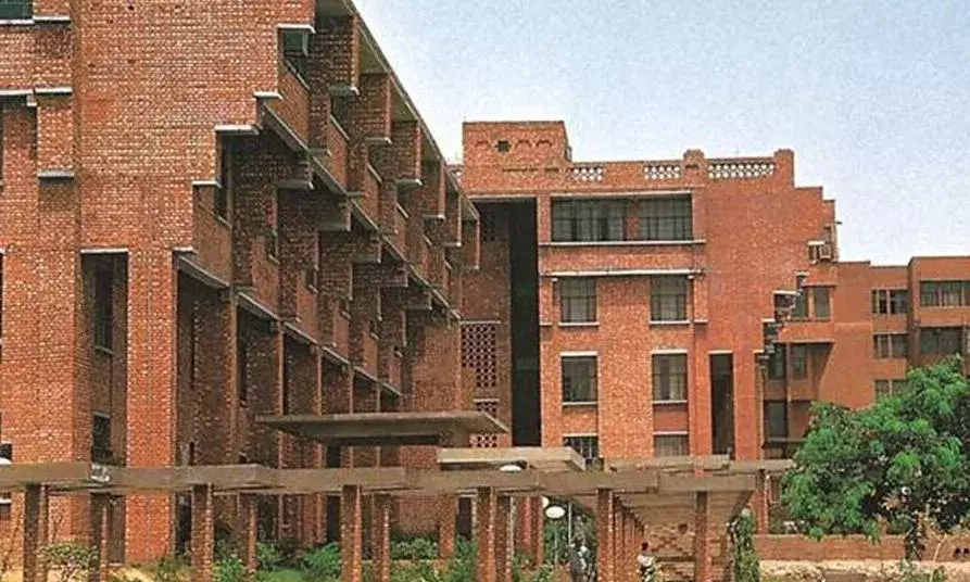 अज्ञात तत्वों द्वारा दीवारों और संकाय कक्षों को विकृत करने पर कड़ी कार्यवाही :कुलपति जवाहर लाल नेहरू