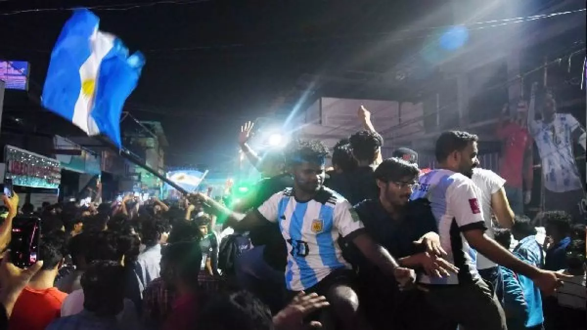 केरल में मेसी की जीत के सेलीब्रेशन में हुआ बवाल, एक की गई जान केरल में मेसी की जीत के सेलीब्रेशन में हुआ बवाल, एक की गई जान