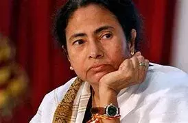 ममता बनर्जी ने हावड़ा स्टेशन मंच पर नारेबाजों से परेशान होकर बैठने से मना कर दिया