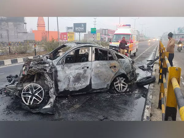 ऋषभ पंत की गाड़ी का एक्सीडेंट, डिवाइडर से टकराई कार ऋषभ पंत की गाड़ी का एक्सीडेंट, डिवाइडर से टकराई कार