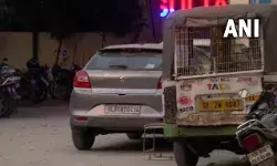 A scooty riding girl dragged for 4 km by five boys in a car in Delhi, found a nude body A scooty riding girl dragged for 4 km by five boys in a car in Delhi, found a nude body