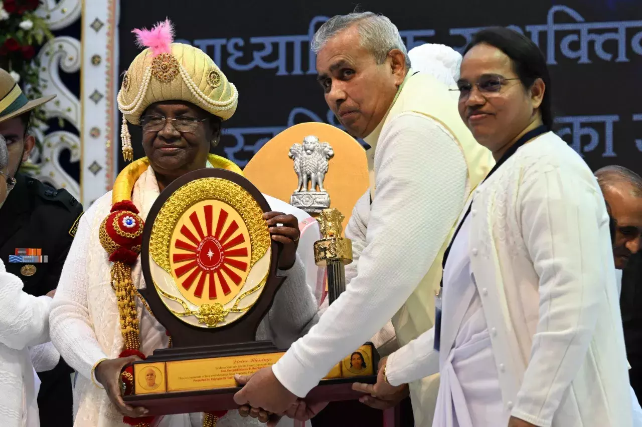 рд░рд╛рд╖реНрдЯреНрд░рдкрддрд┐ рдмреНрд░рд╣рдорд╛рдХреБрдорд╛рд░реАрдЬ рджреНрд╡рд╛рд░рд╛ рдЖрдпреЛрдЬрд┐рдд рд░рд╛рдЗрдЬ-рд░рд╛рдЗрдЬрд┐рдВрдЧ рдЗрдВрдбрд┐рдпрд╛ рдереНрд░реВ рд╕реНрдкрд┐рд░рд┐рдЪреБрдЕрд▓ рдПрдореНрдкреЙрд╡рд░рдореЗрдВрдЯ рд╡рд┐рд╖рдп рдкрд░ рд░рд╛рд╖реНрдЯреНрд░реАрдп рдЕрднрд┐рдпрд╛рди рдореЗрдВ рд╕рдореНрдорд┐рд▓рд┐рдд рд╣реБрдИрдВ рд░рд╛рд╖реНрдЯреНрд░рдкрддрд┐ рдмреНрд░рд╣рдорд╛рдХреБрдорд╛рд░реАрдЬ рджреНрд╡рд╛рд░рд╛ рдЖрдпреЛрдЬрд┐рдд рд░рд╛рдЗрдЬ-рд░рд╛рдЗрдЬрд┐рдВрдЧ рдЗрдВрдбрд┐рдпрд╛ рдереНрд░реВ рд╕реНрдкрд┐рд░рд┐рдЪреБрдЕрд▓ рдПрдореНрдкреЙрд╡рд░рдореЗрдВрдЯ рд╡рд┐рд╖рдп рдкрд░ рд░рд╛рд╖реНрдЯреНрд░реАрдп рдЕрднрд┐рдпрд╛рди рдореЗрдВ рд╕рдореНрдорд┐рд▓рд┐рдд рд╣реБрдИрдВ