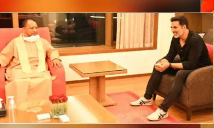 अक्षय कुमार ने मुंबई के ताज होटल में की योगी आदित्यनाथ से मुलाकात