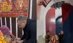 यूपी की जेल से छूटने के बाद 98 साल के बुजुर्ग को लेने नहीं आया कोई, जेल स्टाफ ने दी विदाई यूपी की जेल से छूटने के बाद 98 साल के बुजुर्ग को लेने नहीं आया कोई, जेल स्टाफ ने दी विदाई