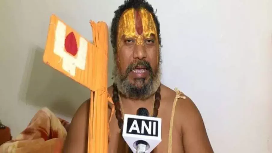 Mahant Jagadguru Paramhans furious at Bihars education minister announces reward of 10 crores for cutting tongue