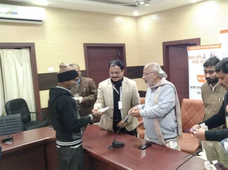 पीएम मोदी की प्रेरणा से काशीवासियों को नेत्र दोष से मुक्त करने का अभियान हुआ शुरू पीएम मोदी की प्रेरणा से काशीवासियों को नेत्र दोष से मुक्त करने का अभियान हुआ शुरू