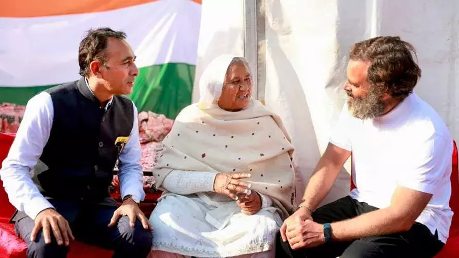 Is Congress eyeing BSP? After Mayawatis announcement Rahul Gandhi met Kanshi Rams sister