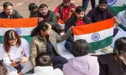 धरने पर बैठे पहलवान देश को दिला चुके हैं ये मेडल, अखाड़ा बना कुश्ती महासंघ…..