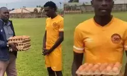 मैन ऑफ द मैच पुरस्कार के रूप में एक फुटबॉलर को 5 क्रेट अंडे दिए गए