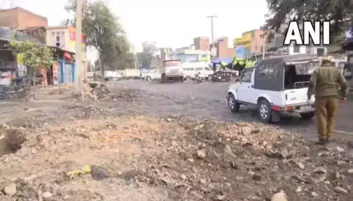 लगातार 2 धमाके जम्मू के नरवाल इलाके में, 7 लोग घायल; सर्च ऑपरेशन जारी। लगातार 2 धमाके जम्मू के नरवाल इलाके में, 7 लोग घायल; सर्च ऑपरेशन जारी।