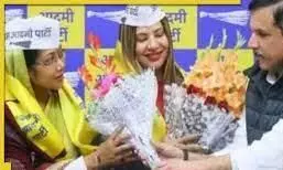 BJP leader Usha Kol and Actress Sambhavna Seth join AAP