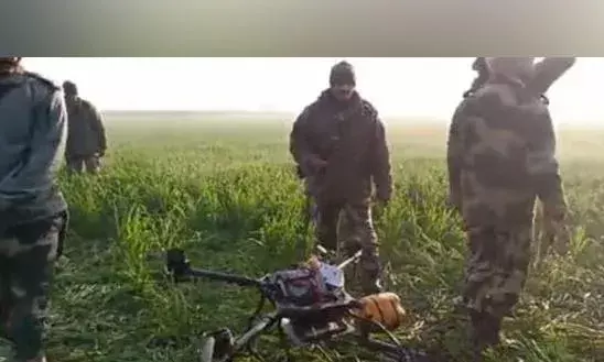 पंजाब: बीएसएफ के जवानों ने अमृतसर सेक्टर में पाक ड्रोन को मार गिराया
