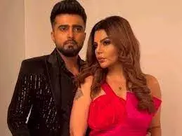 आदिल दुर्रानी गिरफ़्तार,राखी सावंत ने दर्ज़ कराई थी मारपीट की एफआईआर आदिल दुर्रानी गिरफ़्तार,राखी सावंत ने दर्ज़ कराई थी मारपीट की एफआईआर