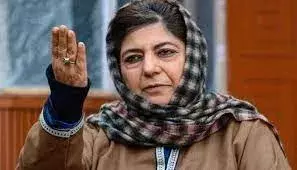 पीडीपी नेता और जम्मू कश्मीर की पूर्व मुख्यमंत्री महबूबा मुफ्ती को पुलिस ने हिरासत में लिया है,संसद भवन के पास धरना प्रदर्शन कर रहीं थी