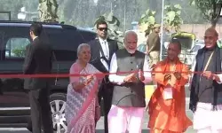 पीएम मोदी ने यूपी ग्लोबल इन्वेस्टर्स समिट को संबोधित करते हुए , सुशासन के लिए उत्तर प्रदेश की तारीफ की......