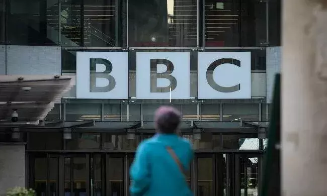 बीबीसी के नई दिल्ली और मुंबई दफ़्तरों पर भारतीय आयकर विभाग के अधिकारियों का छापा