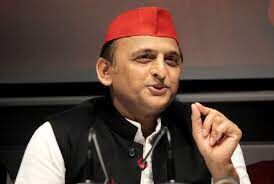 Uproar of SP MLAs during the Governors address: Akhilesh demanded caste census, said- CM has come from another state, he does not care about it