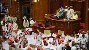 Tremendous uproar in the UP assembly, opposition MLAs raised slogans of Rajyapal Go Back