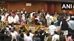 AAP and BJP councillors fought in the MCD Standing Committee election late at night, uprooting a ballot box... Tomorrow there will be elections