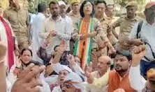 More than 300 Congressmen in police custody in Lucknow: came on the road to protest against inflation