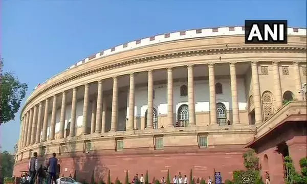 कार्यवाही शुरू होने के कुछ ही मिनटों के भीतर संसद के दोनों सदनों को स्थगित कर दिया गया कार्यवाही शुरू होने के कुछ ही मिनटों के भीतर संसद के दोनों सदनों को स्थगित कर दिया गया