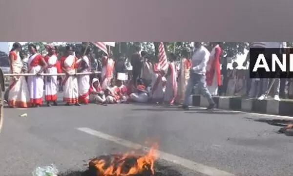 झारखंड के रांची में धार्मिक झंडा जलाने के विरोध में आदिवासी निकायों ने किया प्रदर्शन; 150 से अधिक को हिरासत में लिया झारखंड के रांची में धार्मिक झंडा जलाने के विरोध में आदिवासी निकायों ने किया प्रदर्शन; 150 से अधिक को हिरासत में लिया