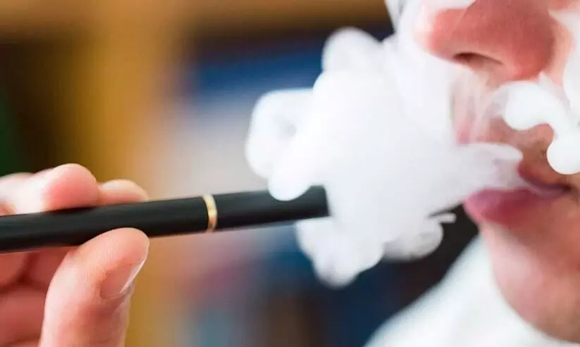 इंग्लैंड में धूम्रपान करने वालों को सिगरेट छोड़ने में मदद करने के लिए वेपिंग किट की पेशकश की जाएगी