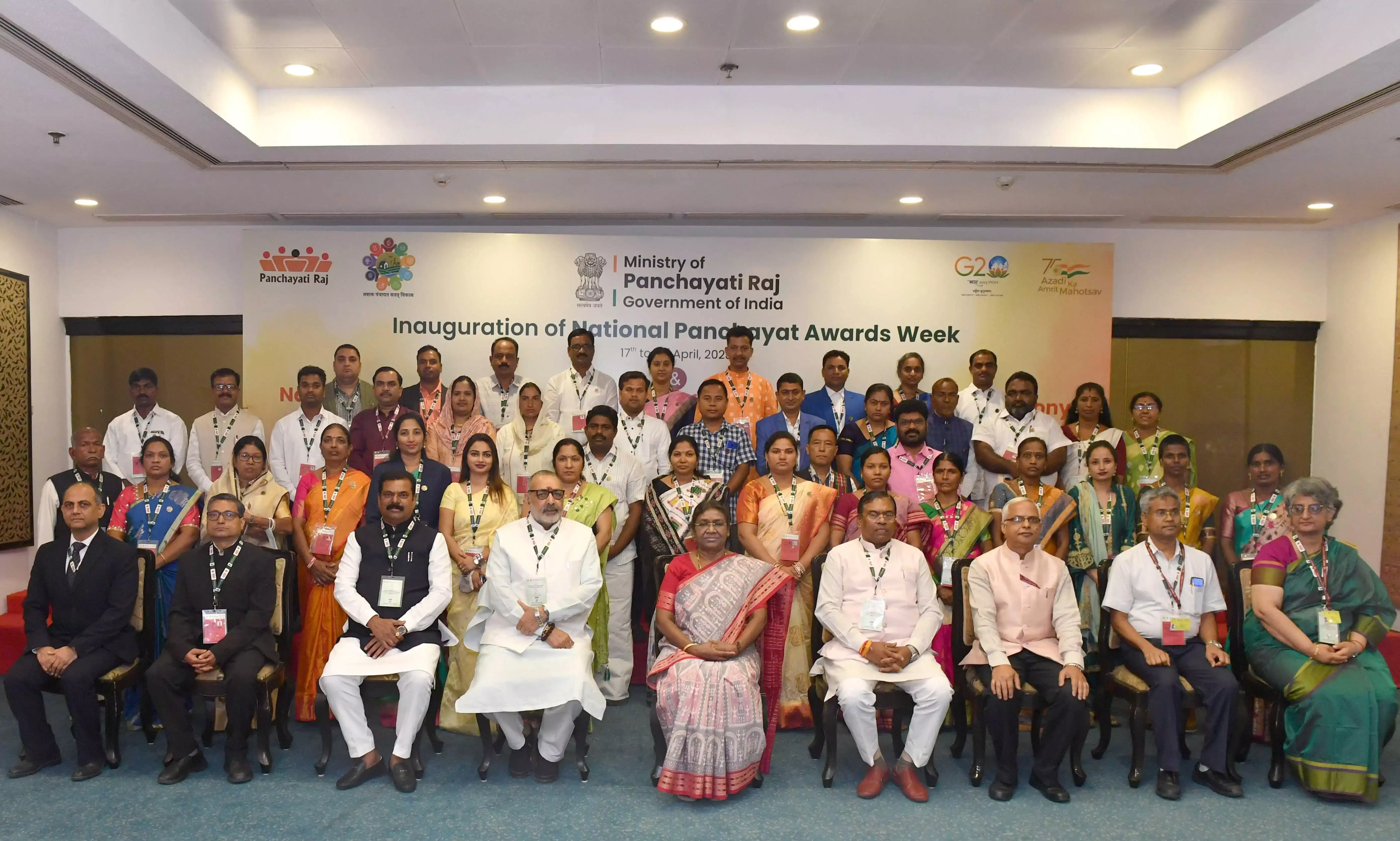 राष्ट्रपति ने राष्ट्रीय पंचायत पुरस्कार प्रदान किए