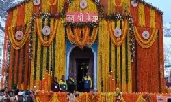 भक्तों के लिए खुले केदारनाथ धाम के कपाट,हेलीकॉप्टर से हुई पुष्पवर्षा