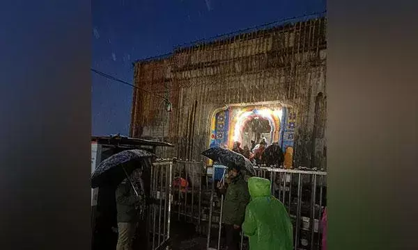 केदारनाथ में खराब मौसम, बर्फबारी के कारण तीन मई तक तीर्थयात्रियों के पंजीकरण बंद
