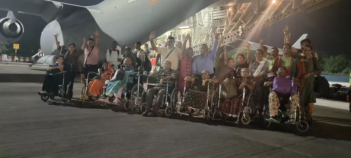 भारतीय वायुसेना ने सी-17 विमान के माध्यम से सूडान से सामरिक बचाव अभियान के तहत लगभग 24 घंटे का नॉन-स्टॉप ऑपरेशन चलाया भारतीय वायुसेना ने सी-17 विमान के माध्यम से सूडान से सामरिक बचाव अभियान के तहत लगभग 24 घंटे का नॉन-स्टॉप ऑपरेशन चलाया