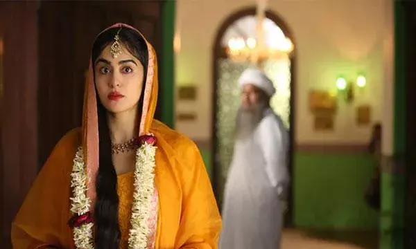 विवादों के बीच अदा शर्मा ने द केरला स्टोरी को ट्रेंड कराने के लिए प्रशंसकों का किया शुक्रिया अदा विवादों के बीच अदा शर्मा ने द केरला स्टोरी को ट्रेंड कराने के लिए प्रशंसकों का किया शुक्रिया अदा