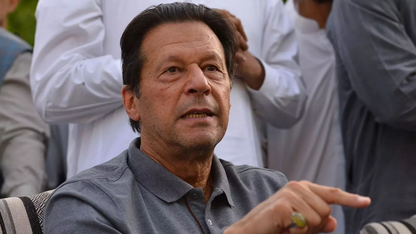 इमरान खान ने पाकिस्तानी सेना को राजनीति में दखल देने के लिए को कसा जवाब