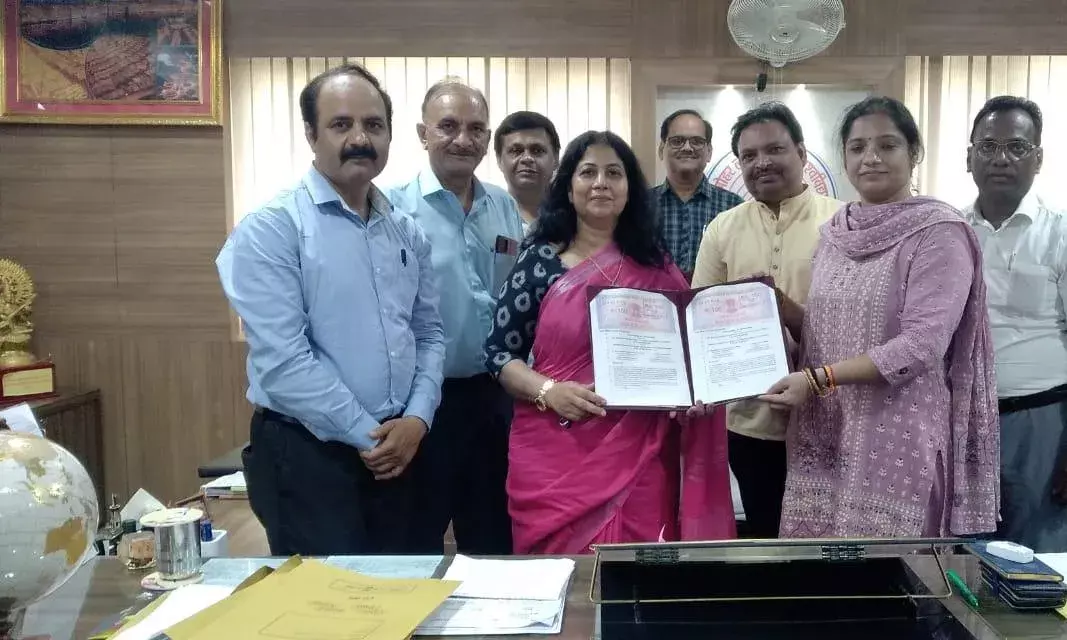 अवध विवि एवं बचपन एक्सप्रेस न्यूज के बीच हुआ अनुबंध ,पत्रकारिता के विद्यार्थियों को मिलेगी ट्रेनिंग: कुलपति प्रो0 प्रतिभा गोयल अवध विवि एवं बचपन एक्सप्रेस न्यूज के बीच हुआ अनुबंध ,पत्रकारिता के विद्यार्थियों को मिलेगी ट्रेनिंग: कुलपति प्रो0 प्रतिभा गोयल