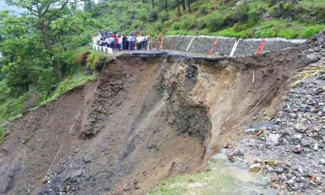 भारतीय सेना ने भूस्खलन प्रभावित सिक्किम से फंसे 500 पर्यटकों को बचाया