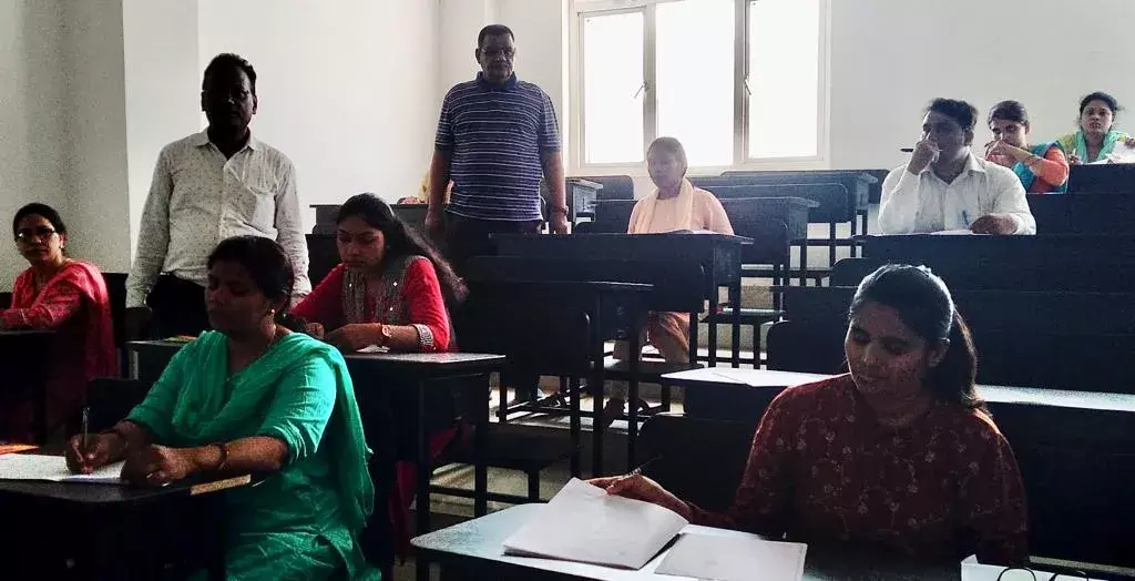 अवध विश्वविद्यालय  में पीएचडी  परीक्षा के 37 विषयों में कुल 1115 परीक्षार्थी सम्मिलित हुए