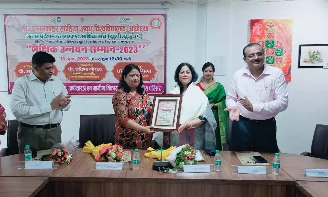 कुलपति प्रो0 प्रतिभा गोयल शैक्षिक उन्न्यन सम्मान से सम्मानित