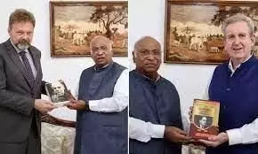 जर्मन राजदूत, ऑस्ट्रेलियाई उच्चायुक्त से उनके आवास पर खड़गे ने की मुलाकात जर्मन राजदूत, ऑस्ट्रेलियाई उच्चायुक्त से उनके आवास पर खड़गे ने की मुलाकात