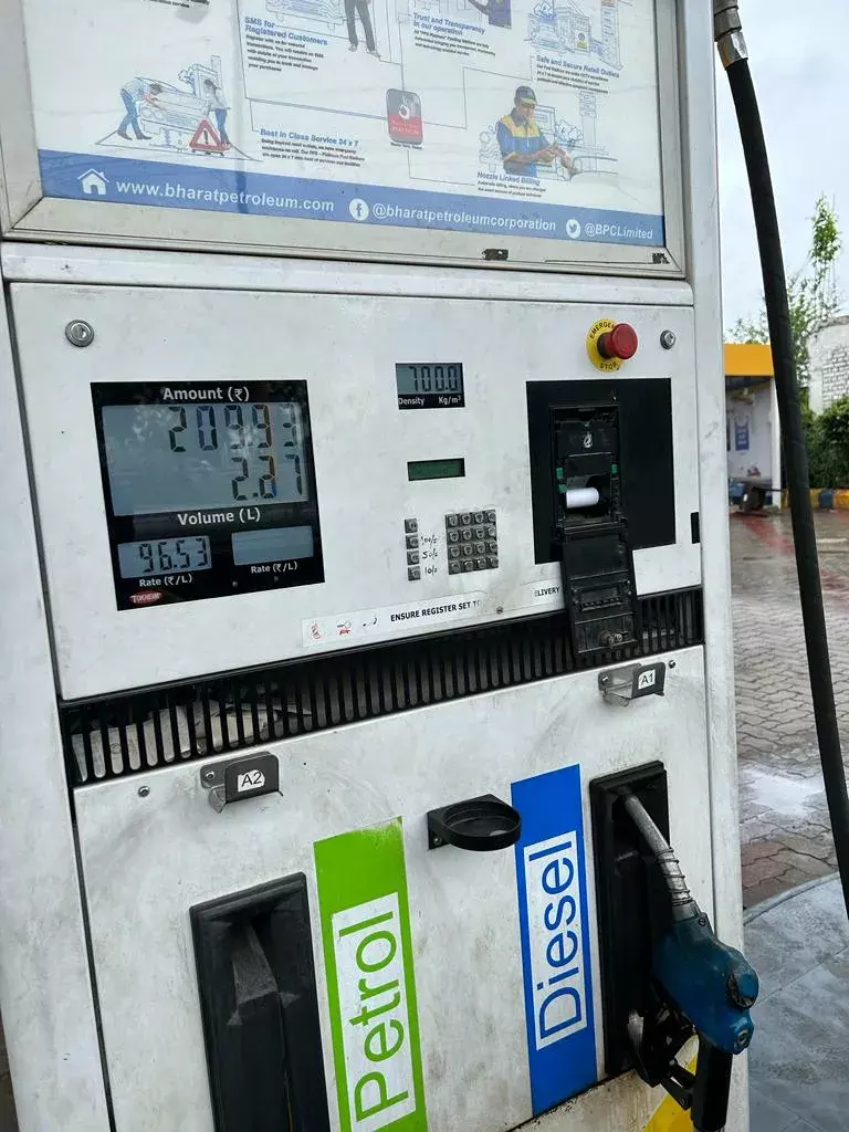 рдкреЗрдЯреНрд░реЛрд▓ рдФрд░ рдбреАрдЬрд▓ рднрд░рд╡рд╛рддреЗ рд╕рдордп рдореАрдЯрд░ рдореЗ рдкреЗрдЯреНрд░реЛрд▓ рдХреЗ рд░реЗрдЯ рдХреЗ рд╕рд╛рде рдбреЗрдиреНрд╕рд┐рдЯреА рдЬрд░реВрд░ рдЪреЗрдХ рдХрд░реЗ рдкреЗрдЯреНрд░реЛрд▓ рдФрд░ рдбреАрдЬрд▓ рднрд░рд╡рд╛рддреЗ рд╕рдордп рдореАрдЯрд░ рдореЗ рдкреЗрдЯреНрд░реЛрд▓ рдХреЗ рд░реЗрдЯ рдХреЗ рд╕рд╛рде рдбреЗрдиреНрд╕рд┐рдЯреА рдЬрд░реВрд░ рдЪреЗрдХ рдХрд░реЗ