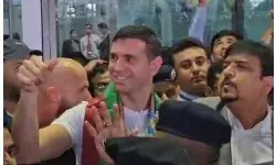 अर्जेंटीना के विश्व कप विजेता गोलकीपर एमिलियानो मार्टिनेज भारत पहुंचे